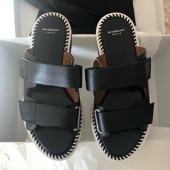 Givenchy Shoes - ✨NWT Givenchy Leather Slide Sandals